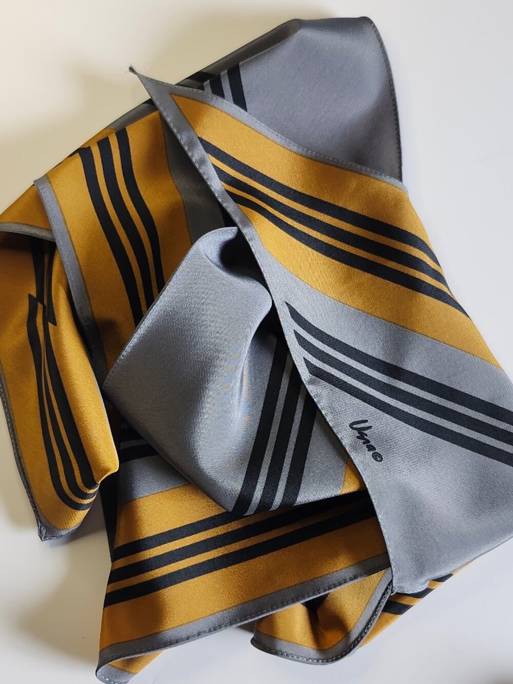 Veresa by Vera Neumann MCM Wingtip Scarf Made in Japan